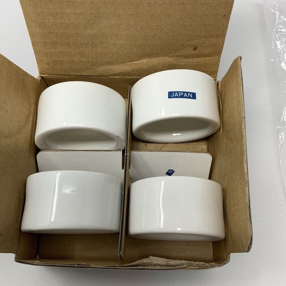 Vintage Christmas Napkin‎ Ring Set (4) Holly Red Berry Porcelain Japan W/Box - Picture 6 of 10